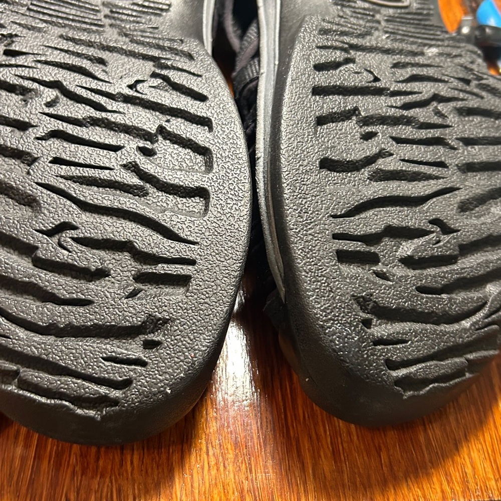 NWOT Keen Womens Whisper Closed Toe Sport Black/Grey Sandal. Size6.5 - Picture 10 of 11